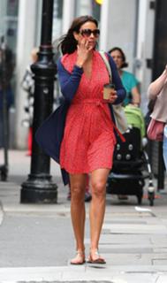 Melanie Sykes feet photo thumbnail