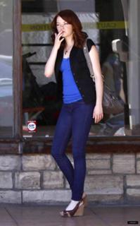Emma Stone feet photo thumbnail