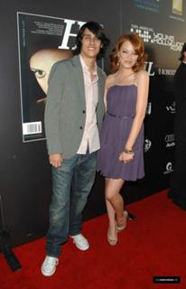 Emma Stone feet photo thumbnail