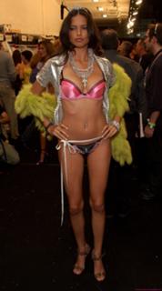 Adriana Lima feet photo thumbnail