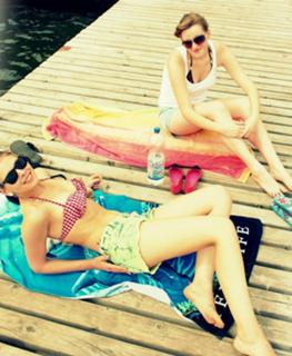 Klaudia Halejcio feet photo thumbnail