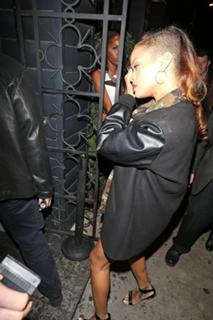 Rihanna feet photo thumbnail