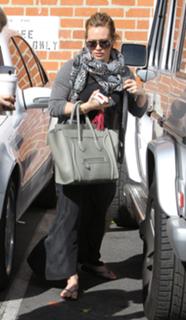 Hilary Duff feet photo thumbnail