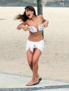 Juliana Paes feet photo thumbnail