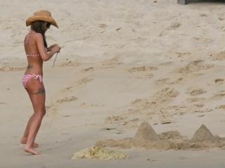 Cheryl feet photo thumbnail