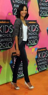 Zoe Saldana feet photo thumbnail