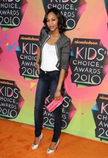 Zoe Saldana feet photo thumbnail