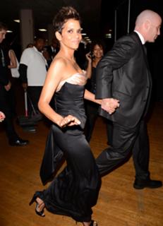 Halle Berry feet photo thumbnail