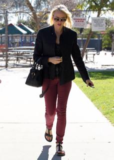 Naomi Watts feet photo thumbnail