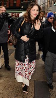 Katharine McPhee feet photo thumbnail