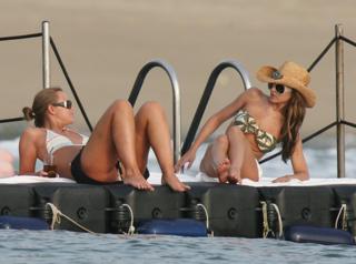Cheryl feet photo thumbnail