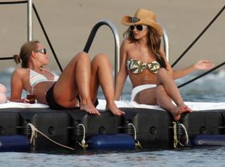 Cheryl feet photo thumbnail