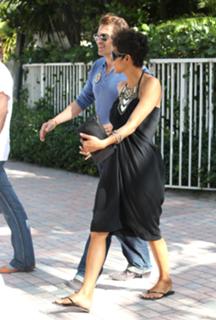 Halle Berry feet photo thumbnail