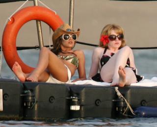 Cheryl feet photo thumbnail