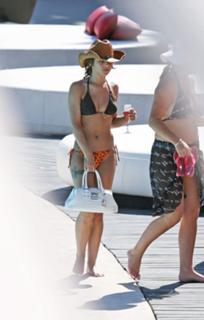 Cheryl feet photo thumbnail