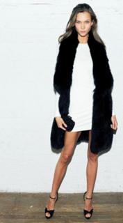 Karlie Kloss feet photo thumbnail