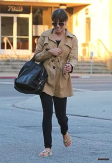Lea Michele feet photo thumbnail