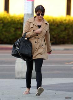 Lea Michele feet photo thumbnail