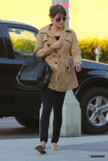 Lea Michele feet photo thumbnail