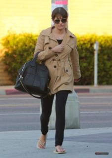 Lea Michele feet photo thumbnail