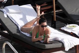 Kelly Brook feet photo thumbnail