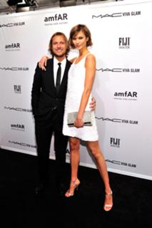 Karlie Kloss feet photo thumbnail