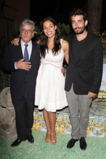 Rosario Dawson feet photo thumbnail