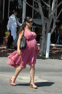 Salma Hayek feet photo thumbnail