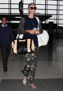 Maria Sharapova feet photo thumbnail