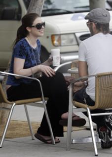 Michelle Trachtenberg feet photo thumbnail