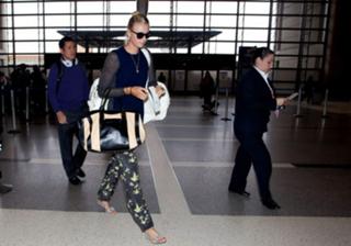 Maria Sharapova feet photo thumbnail