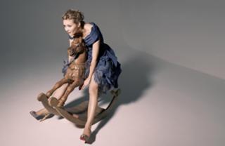 Kirsten Dunst feet photo thumbnail