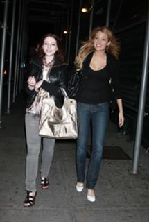 Michelle Trachtenberg feet photo thumbnail