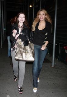 Michelle Trachtenberg feet photo thumbnail