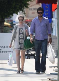 Michelle Trachtenberg feet photo thumbnail