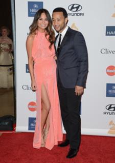 Chrissy Teigen feet photo thumbnail