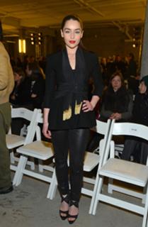 Emilia Clarke feet photo thumbnail