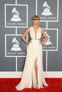 Taylor Swift feet photo thumbnail