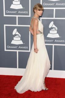 Taylor Swift feet photo thumbnail