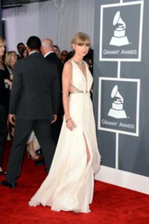Taylor Swift feet photo thumbnail