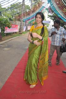 Raai Laxmi feet photo thumbnail
