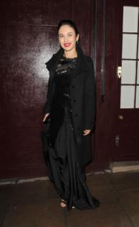 Olga Kurylenko feet photo thumbnail