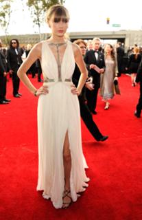 Taylor Swift feet photo thumbnail