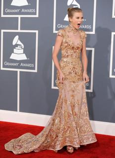 Taylor Swift feet photo thumbnail
