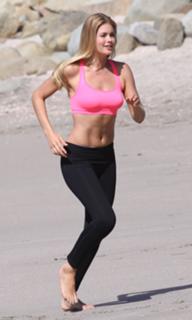 Doutzen Kroes feet photo thumbnail