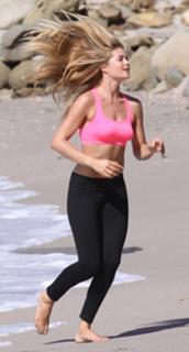Doutzen Kroes feet photo thumbnail