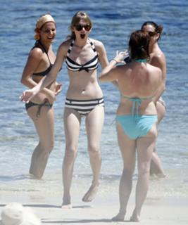 Taylor Swift feet photo thumbnail