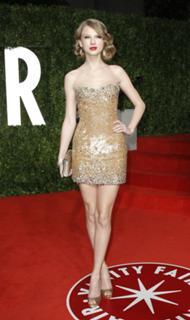 Taylor Swift feet photo thumbnail