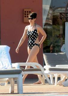 Gemma Arterton feet photo thumbnail