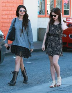 Lily Collins feet photo thumbnail